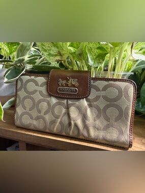 Coach Horse Carriage Madison Op Art Sateen Brown Wallet authentic